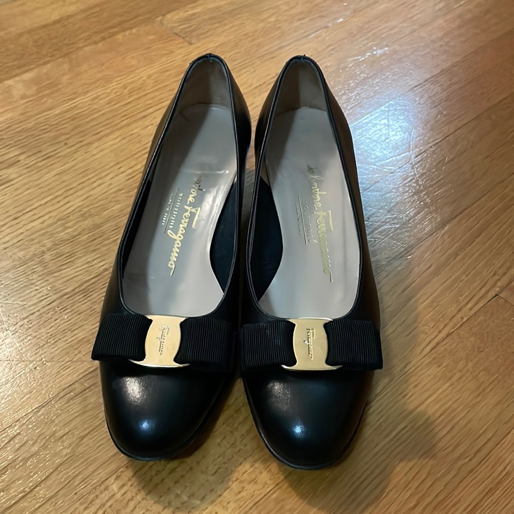 Black Ferragamo 3cm Flats